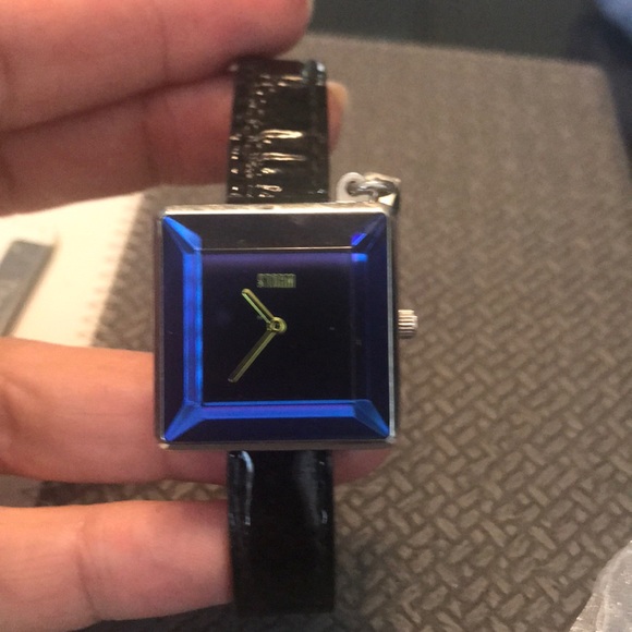 Watch - Picture 2 of 4